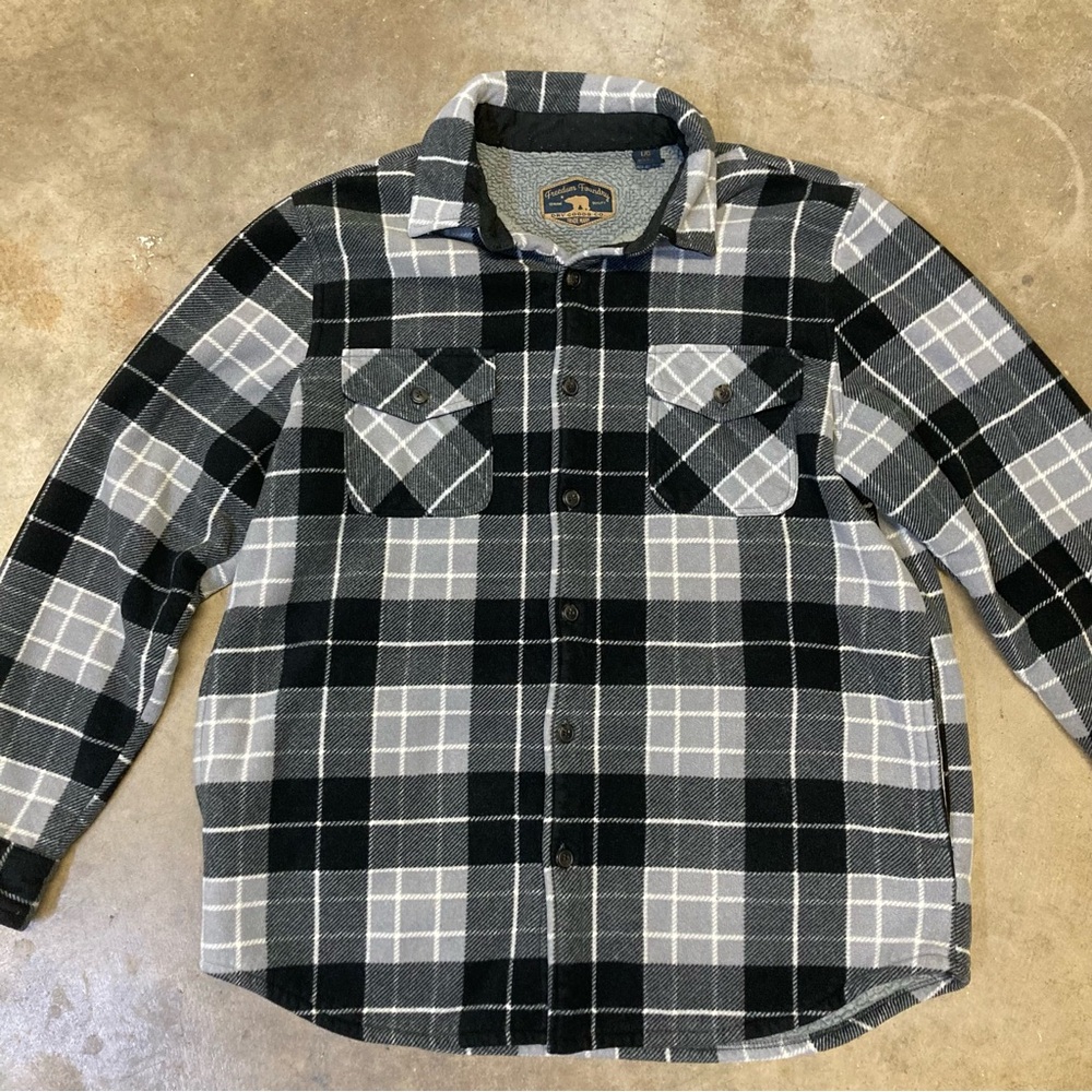 FREEDOM FOUNDRY Men’s Plaid Lined Flannel Cabincore Jacket with Pockets Size L